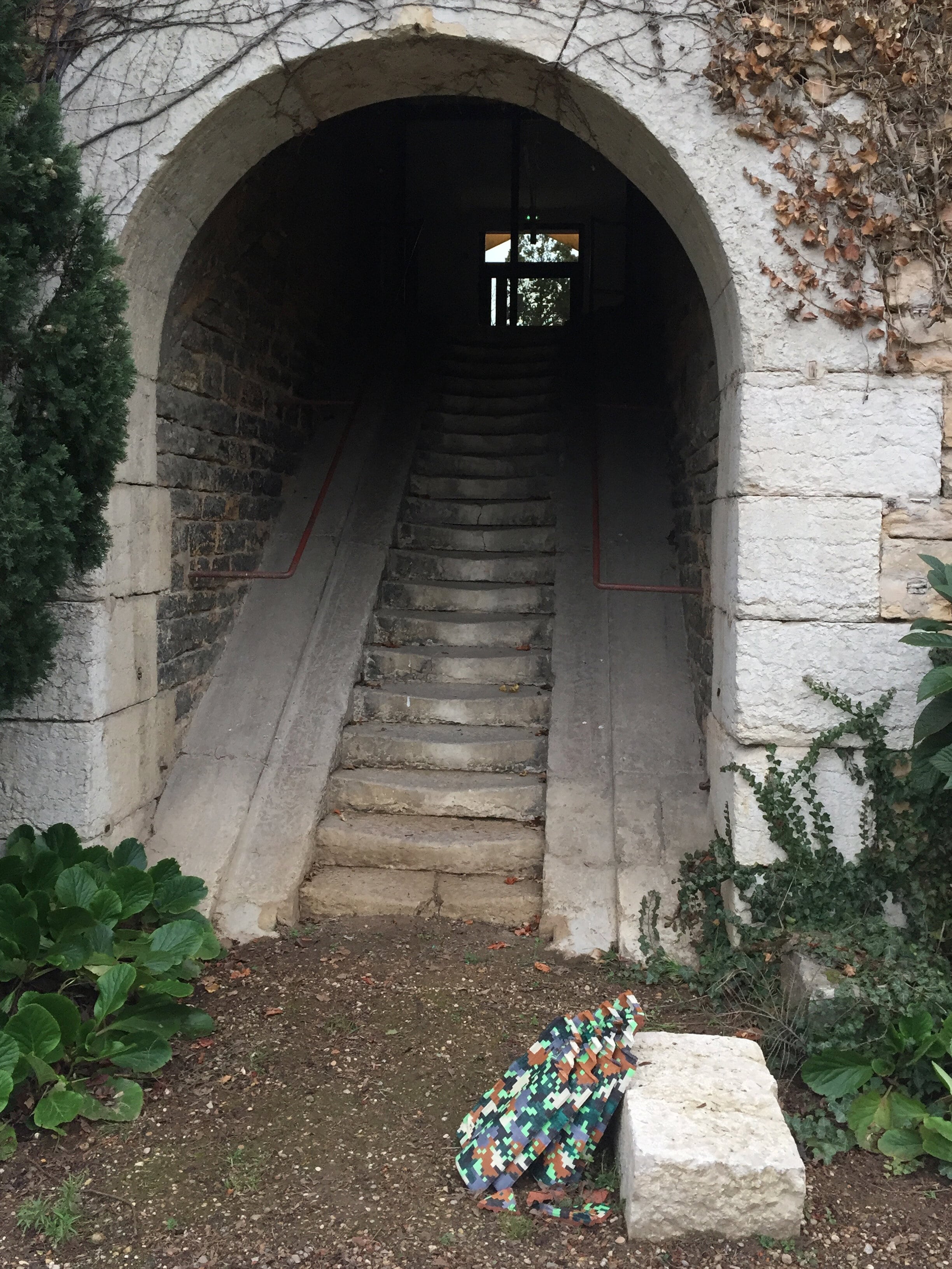 À travers la fenêtre en position satellite